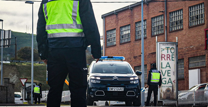 La Polica Nacional detiene a un joven por tres delitos de robo con violencia e intimidacin en Torrelavega