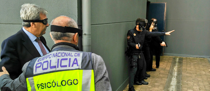 Los policas locales de Cantabria entrenan tcticas y enfrentamiento armado