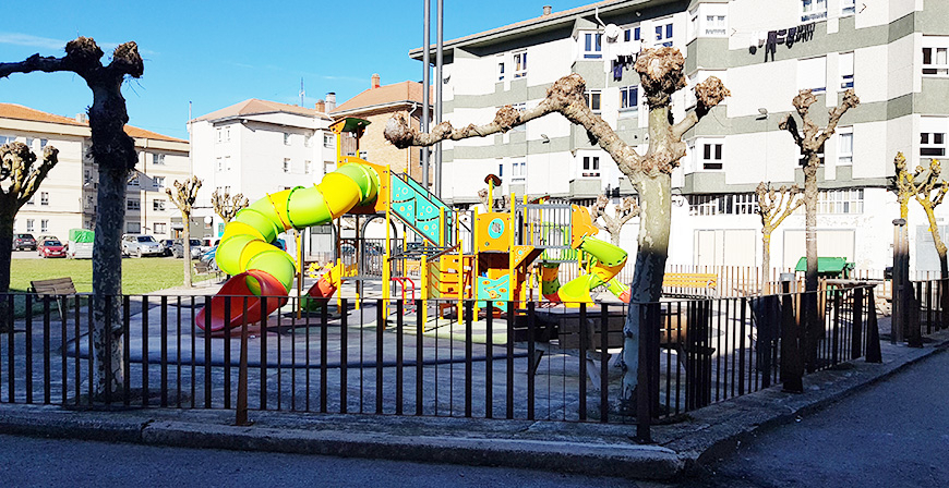 El PRC de Enmedio propone cubrir el parque infantil de Matamorosa