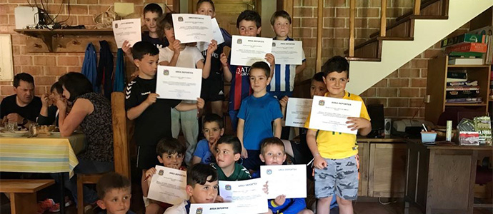 Los prebenjamines de Enmedio se proclaman campeones invictos de su categora