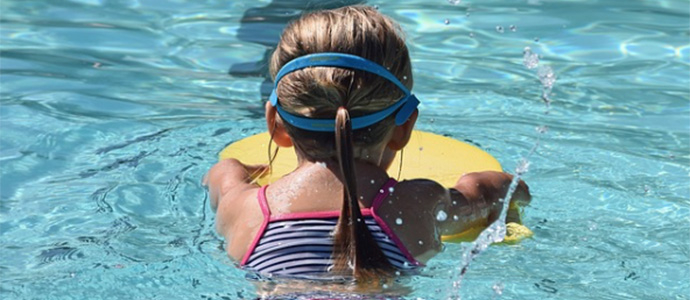 Precauciones para evitar que los nios corran riesgos en la piscina