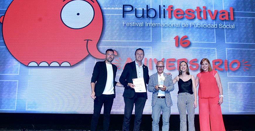 Premio para la campaa 'Yo apuesto por la leche de Cantabria'