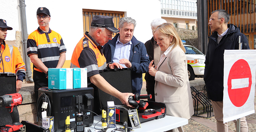 Presidencia ha destinado m�s de 9.000 euros para el material de Protecci�n Civil de Reinosa en los dos �ltimos a�os  