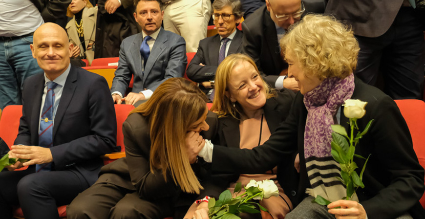 La presidenta de Cantabria llama a 