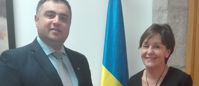 La presidenta del Parlamento de Cantabria recibi la visita del cnsul de Rumana