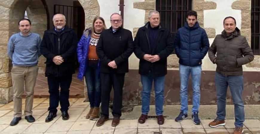 El presidente del Parlamento de Cantabria visita Enmedio, Suso y Yuso