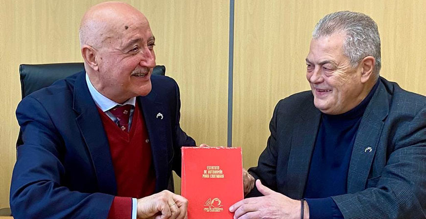 El presidente del Parlamento de Cantabria visita Enmedio, Suso y Yuso