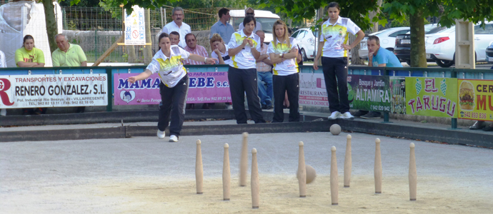 El primer asalto finaliza en tablas