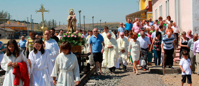 La procesin de la Virgen del Carmen despide las fiestas en Mataporquera