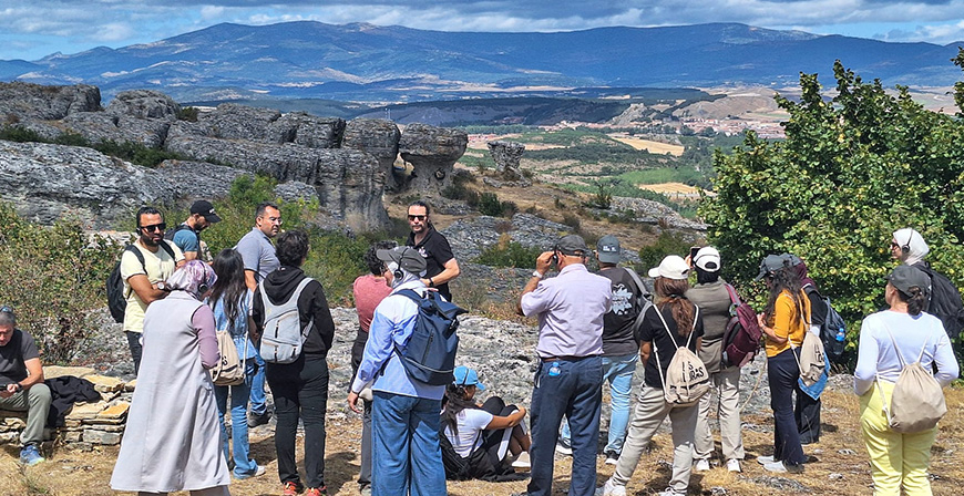 Profesores y estudiantes rabes visitan el Geoparque Las Loras para conocer el potencial del turismo ligado a los recursos hdricos