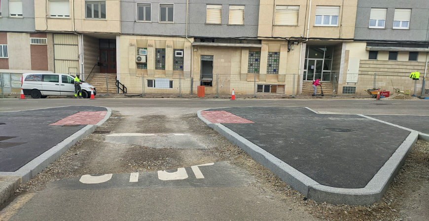 Prosiguen las obras en la red de abastecimiento y aceras de la calle Ronda 