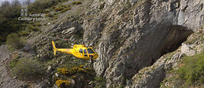 Proteccin Civil auxilia a una mujer herida en la Cueva del Cobre