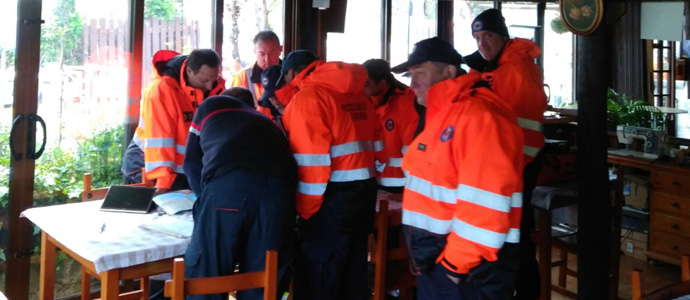 Proteccin Civil de Reinosa colabora en la bsqueda del hombre cado al mar en San Vicente