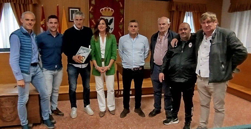 Quique Setin visita al Atltico Aguilar
