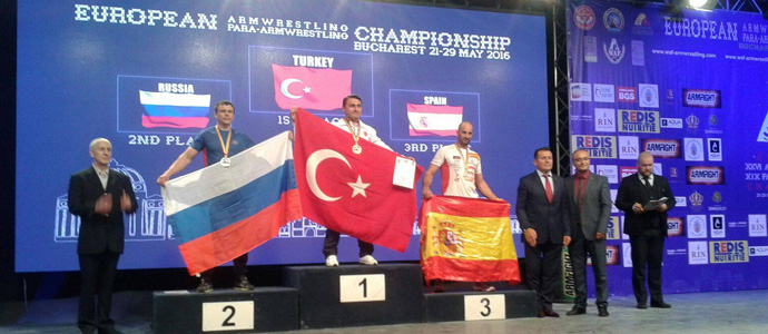 Ral Fernndez se cuelga el bronce en el Europeo de Lucha de Brazos