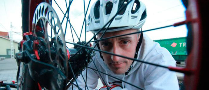Ral Gutirrez cambia los pedales por el motor para preparar el Mundial de Biketrial