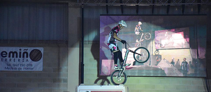 Ral Gutirrez logra el segundo puesto en el III Bike trial indoor Villa Espinosa de los Monteros