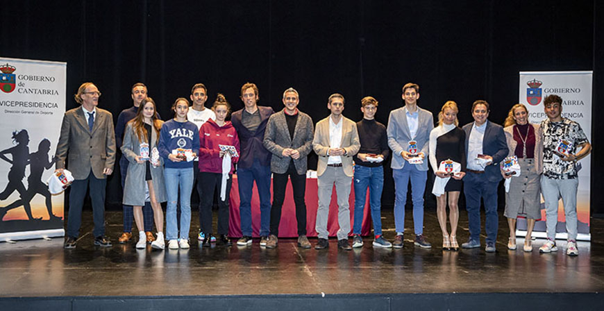 Recibimiento a triatletas cntabros que han obtenido medallas en campeonatos nacionales e internacionales en 2022