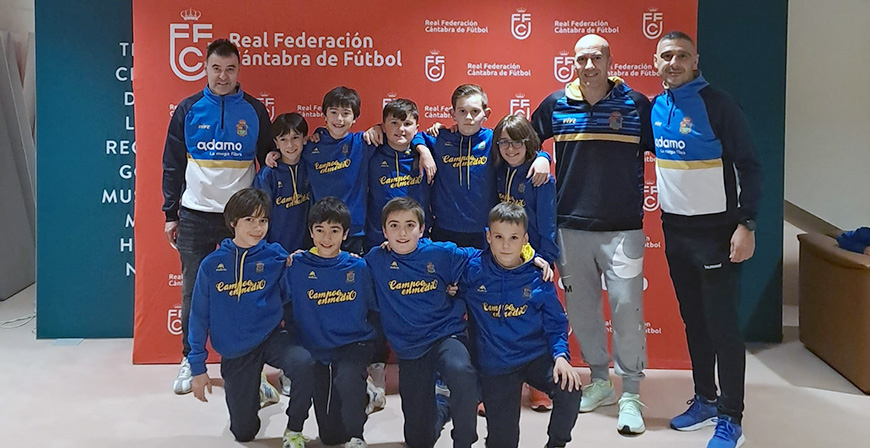 Reconocimiento a los equipos de la Escuela de Ftbol de Campoo de Enmedio por los ttulos de la temporada pasada