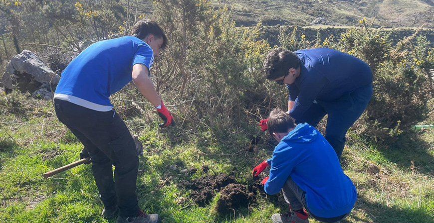 La Red Cntabra de Desarrollo Rural forma a ocho jvenes en el cuidado de reas naturales a travs del programa TandEM