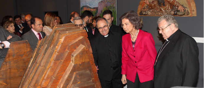La Reina Sofa inaugura en Aguilar de Campoo la muestra 'Mons Dei'