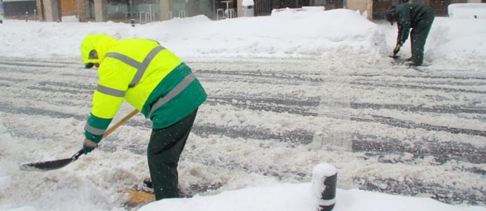 Reinosa contrata a 12 desempleados para retirar la nieve y reparar los desperfectos