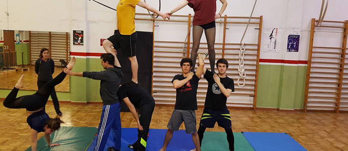 Reinosa programa un taller de circo y teatro para jvenes 