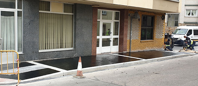 Reinosa reforma la acera de la calle Julibriga