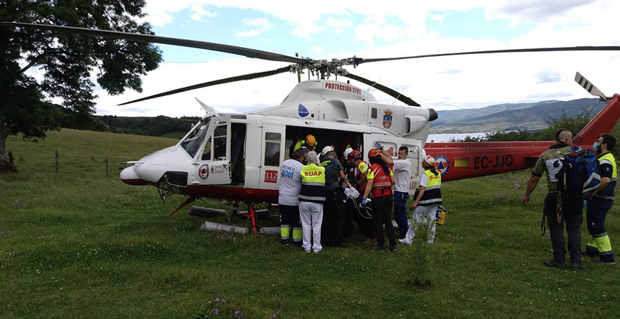 Una reinosana sufre una cada a caballo en Villapaderne y es trasladada a Santander en helicptero