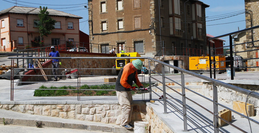 La remodelacin de la plaza de Mataporquera, financiada con fondos municipales, a falta del nuevo alumbrado