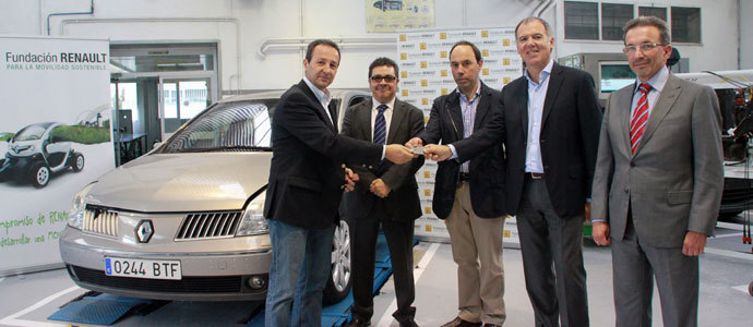 Renault dona un vehculo al IES Montesclaros en colaboracin con el concesionario Jos. J. Fernndez 