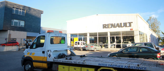 Renault dona un vehculo al IES Montesclaros en colaboracin con el concesionario Jos. J. Fernndez 