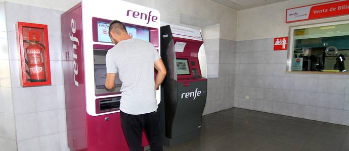 Renfe pone en marcha dos mquinas autoventa de billetes en Reinosa