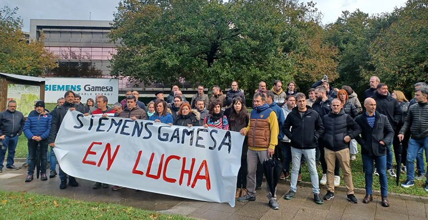 Representantes de CCOO en Siemens Gamesa de Reinosa se suman a la movilizacin celebrada en la planta de Zamudio para defender los puestos de trabajo
