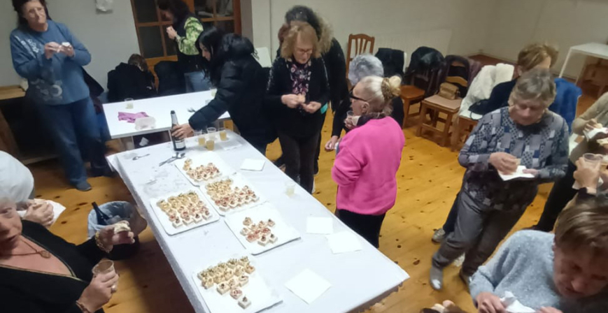 Requejo acogi un taller de cocina navidea organizado por el programa Viernes