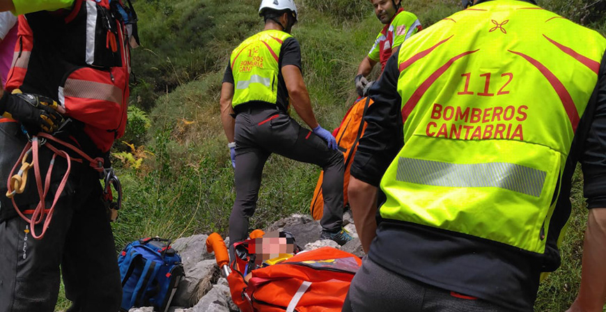 Rescatada en helicptero una escaladora que se cay desde unos 15 metros en el pico Cueto Agero de Libana