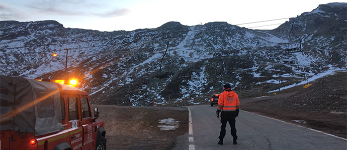 Rescatada en helicptero una joven de 14 aos en el pico Tres Mares