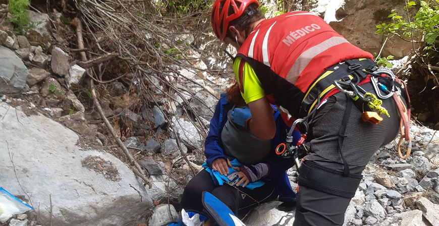Rescatada en helicptero una montaera accidentada en Picos de Europa