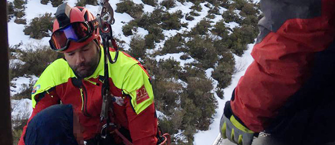 Rescatado en helicptero un senderista con lesin de tobillo en Los Tojos