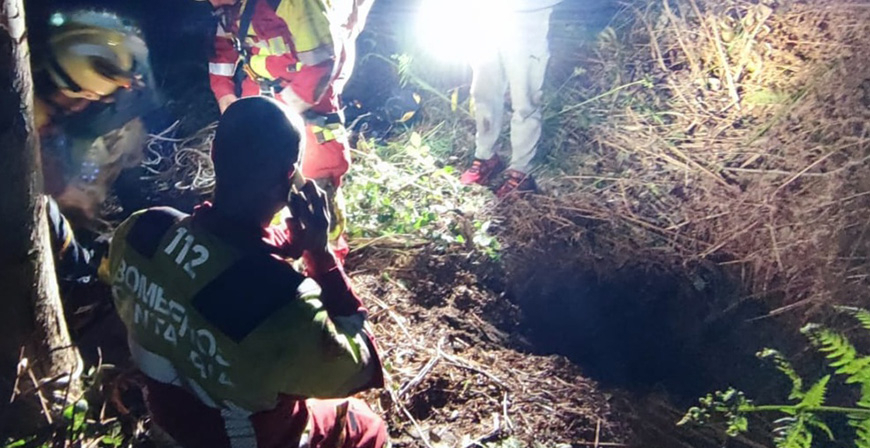 Rescatado ileso un hombre que se precipit ocho metros por el interior de una torca 