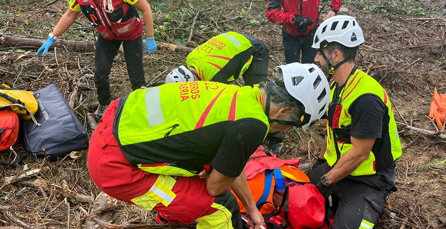 Rescatado un joven de 26 aos en el pico Cotillo con fractura de pierna