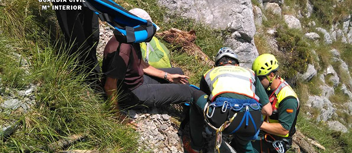Rescatado un montaero con posible rotura de peron en el pico Cueto Dave en Pearrubia