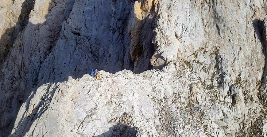 Rescatados en helicptero dos senderistas en la Torre Roja de Picos de Europa
