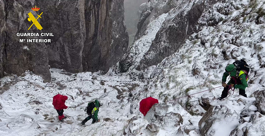 Rescatados un padre y su hijo menor de edad en Picos de Europa en mitad de un temporal de nieve y fuerte ventisca