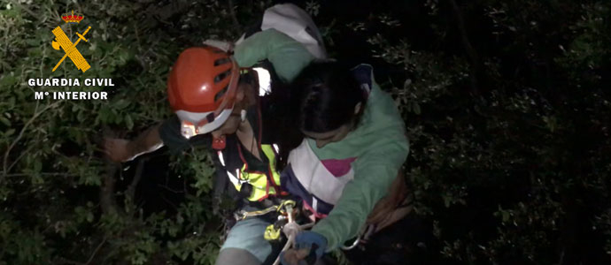 Rescatan a dos montaeros en una compleja operacin nocturna en la Va Ferrata Socueva