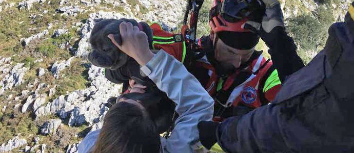 Rescatan a dos senderistas en el macizo de Candina
