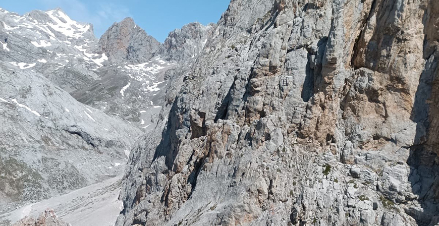 Rescatan a un escalador accidentado en Picos de Europa