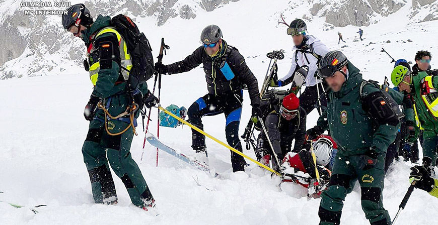 Rescatan a un esquiador accidentado en Picos de Europa