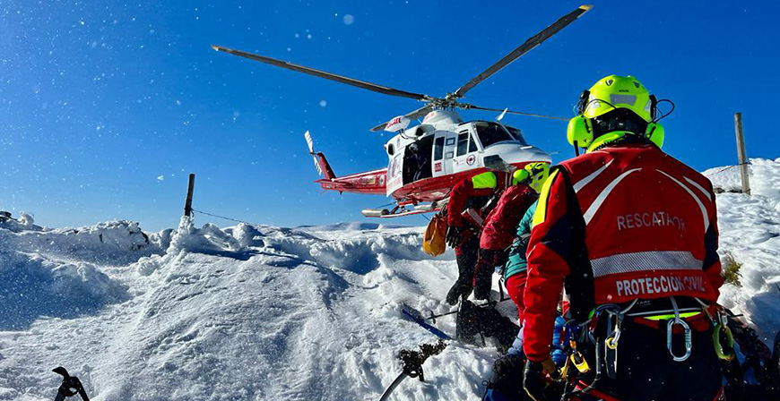 Rescatan a un hombre, con fractura de rodilla, desde el Alto de la Pedraja