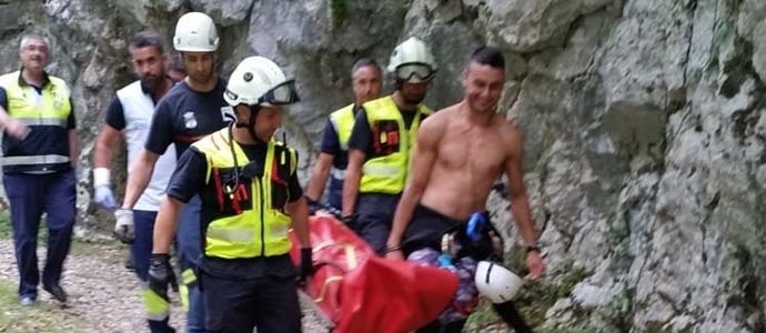 Rescatan a un hombre mientras realizaba barranquismo en Pearrubia